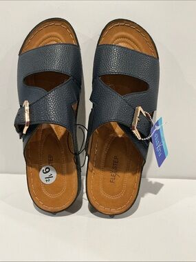 NWT Flex Step Navy Blue Adjustable Strap Sandals with 1.5” graduating heel.